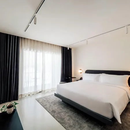 The Standardx, Bangkok Phra Arthit