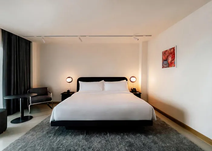 The Standardx, Phra Arthit 4* 방콕