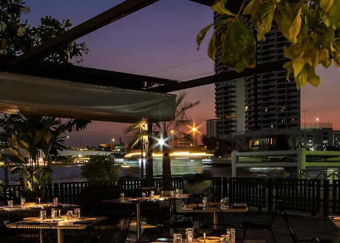 The Standardx, Phra Arthit 4*