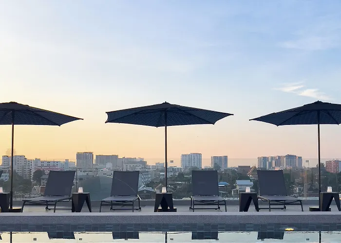 The Standardx, Phra Arthit Hotel 4*
