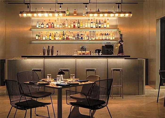 The Standardx, Phra Arthit