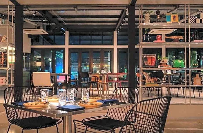 The Standardx, Phra Arthit 호텔